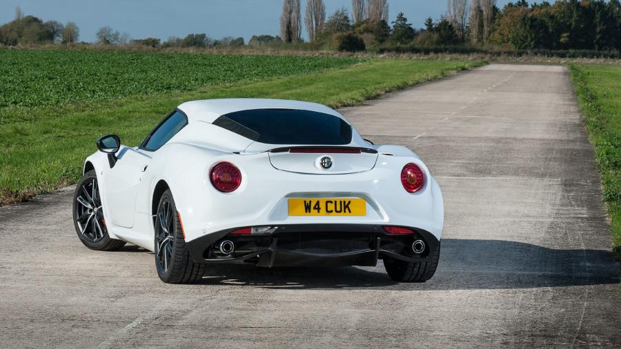  Alfa Romeo 4C 2015 года  (UK) (фото 25 из 45)